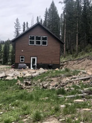 Big Hole Valley cabin near river access