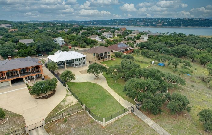 Spacious Lake Travis retreat with stunning views and huge gameroom!