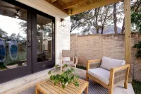 Couple's Lake House - pet friendly - kayaks & SUP boards