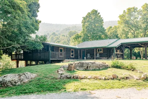 Mountaintop Cabin in Pearisburg! - Homestays