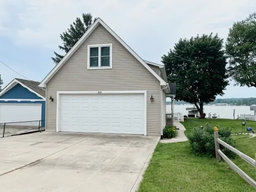 Huge waterfront lake house on Manitou- perfect year round retreat, sleeps 10