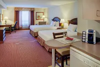 Pomeroy Inn & Suites Fort St. John - ที่มีที่จอดรถ