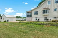 Bell House - Contemporary Comfort Near Wards Road with a Luxurious Hot Tub. - 4-Star