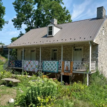 SPRINGHOUSE 1803 - UNIQUE HISTORIC HOME