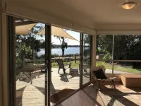 Private, sunny, waterfront retreat - Bay of Fires - 4-Star