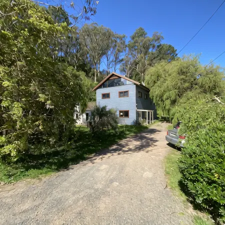 6 Bed, 4 Bath, 3 Level Renovated Barn, 1400m to Bowral Centre, 320m2, Peaceful