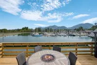 Canadian Princess Lodge & Marina - Mountain view