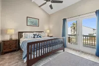 Waterfront Getaway with Private Boat Slip on Desirable Key Allegro, Rockport TX - 4 stjerner