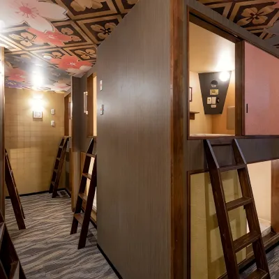 Guesthouse Kukuru Hotel dekat Stasiun Senda
