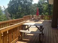 Experience Kentucky Lake out the back door! Spacious 4-bedroom retreat awaits. 卡洛韋縣住宿飯店