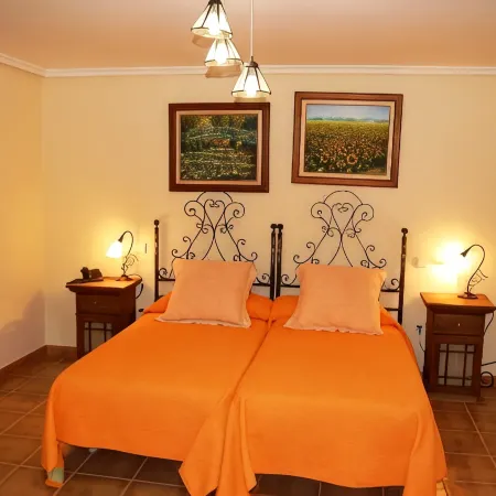 Hotel El Cortijo de Daimiel Отели в г. Даймьель