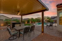 DESERT GEM!  Resort style Living - Private Pool. - Wifi