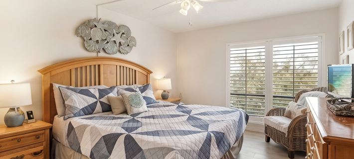 Luxurious 1-Bedroom Condo a Short Walk to Siesta Key Beach Hotels in Siesta Key