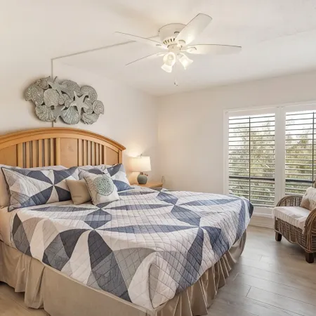 Luxurious 1-Bedroom Condo a Short Walk to Siesta Key Beach