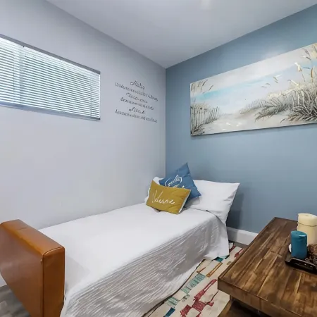 Luxe and Modern South Bay ADU Отели в г. Карсон