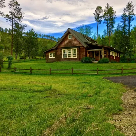 Little Elk Cottage in Vanocker Canyon - Aug. 7-17 Available for Sturgis Rally!