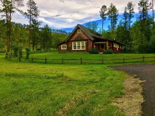 Little Elk Cottage in Vanocker Canyon - Aug. 7-17 Available for Sturgis Rally!