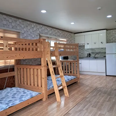 Garden Pension in Tasha, Tongyeong Hotels near 통영 만지도 24년 7월 12일 6시 내고향 방영
