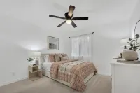 Charming 4 Bedroom Home Near ASU with a Office Space & Outdoor Playground - Holiday bungalows