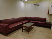 Hotel Golden Leaf Hotel dekat Kompleks Capitol