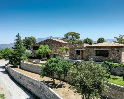 Kyrn Flor - Domaine Sant Antone Hotels in Corte