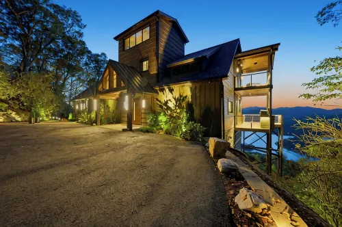 SkyHaüs @Lake Burton - World-Class Views, Infinity Hot Tub, 3 Grills, & Porches. - Villa