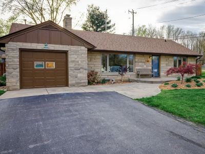 Cheerful & cozy farmhouse 2 bedroom home