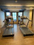 Apartment with Great View in a  Hotel with Pool, Sauna and Fitness - 健身室/gym room