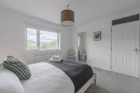 Heathercroft House-Beautiful, Modern 3 Bedroom House with Stunning Views - 4 ดาว