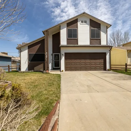 FRUITOPIA! Your 4 bedroom, 2 bath adventure basecamp in downtown Fruita CO