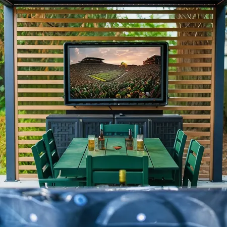 Premier Location: Group-Friendly, Walk to Autzen!