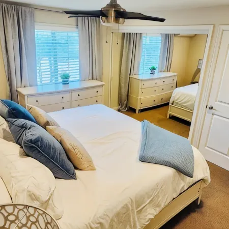 Stylish & Cozy 1BR Retreat Perfect for Work & Travel Prime Location!
