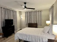 CHARMING! 3-bedroom house with Pool, WiFi, AC in marvelous Fort Myers near beach - Uima-altaat