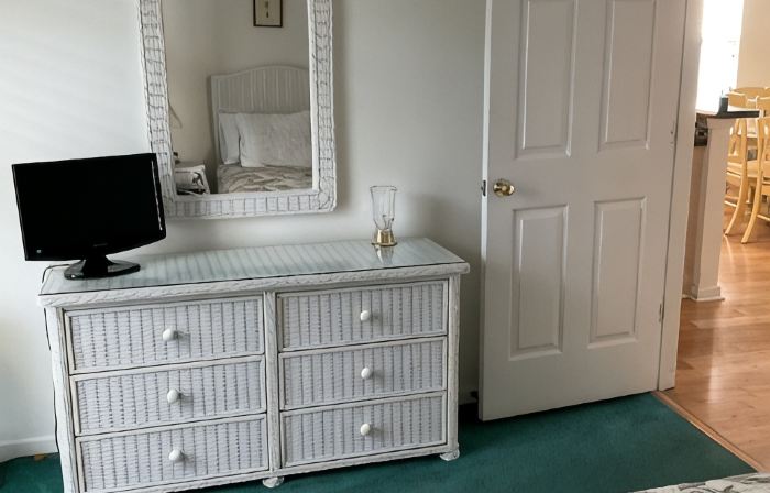 Beach/golf condo. Beach is less than 5 miles, golf is out the window