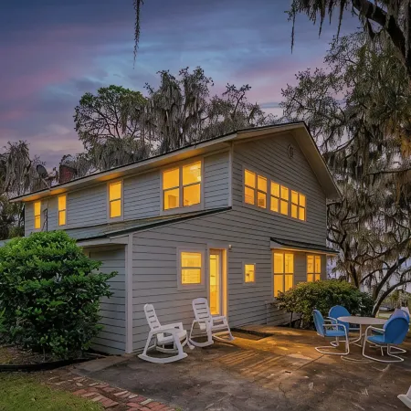 Kingsley Lake Home w wide lawn, dock, central air, 4 kayaks. Near Camp Blanding