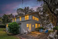 Kingsley Lake Home w wide lawn, dock, central air, 4 kayaks.  Near Camp Blanding