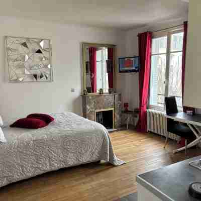 Ideal pied-à-terre at the gateway to La Défense and the center of Paris Rooms