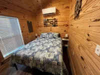 Charming 2-bedroom PET FRIENDLY cabin in Steinhatchee