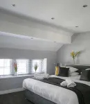 A spacious and stylish 2 bedroom, 2 bathroom duplex apartment - Wifi