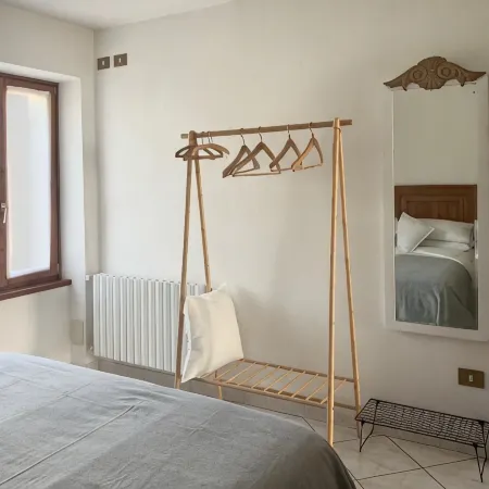 Casa Savina, Stunning Lake and Mountain Views, Private Garden With Parking Space