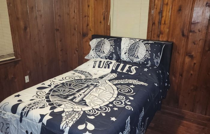 2-bedroom house with WiFi in Harrison. Sleeps 6.