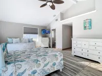 Charming home right off the main river. short paddle to hospital hole.