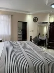 Spacious 5-bedroom house in lovely Kingston with WiFi, AC