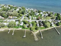 Gorgeous Waterfront Home in the Heart of North Kingstown - homestay