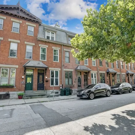 Historic Mt. Adams Townhome-Walkable-Sleeps 10