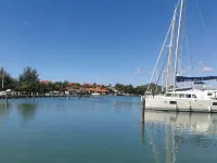 Beautiful 2BR and 2 en-suite bathroom with Marina and Sunset views - 2 ดาว