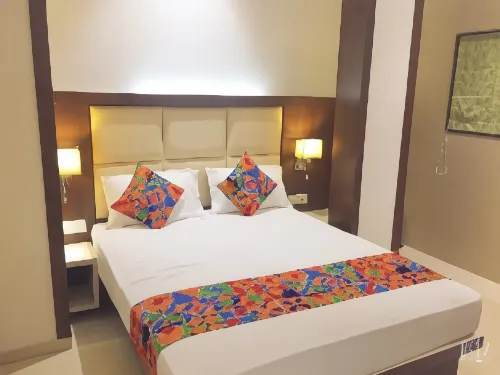 Royal Oak Hotel - Homestays