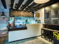 Upper Room Hotel Kurfürstendamm Отели рядом с достопримечательностью «Торговый центр Bikini Berlin»