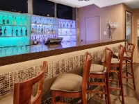 Hampton Inn by Hilton Winnipeg Downtown Отели рядом с достопримечательностью «Стадион «Шо Парк»»