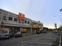玻璃市瓜拉T酒店 - 停車場